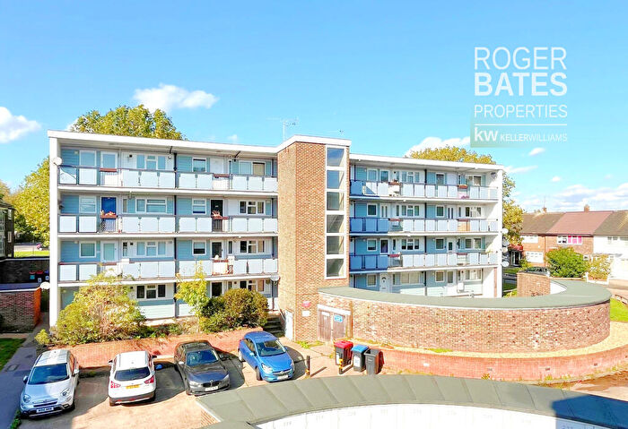1 Bedroom Apartment For Sale In The Knares, Lee Chapel South, Basildon, Essex, SS16