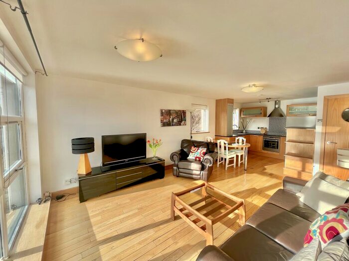 2 Bedroom Apartment To Rent In Mariners Wharf, Newcastle Quayside, NE1