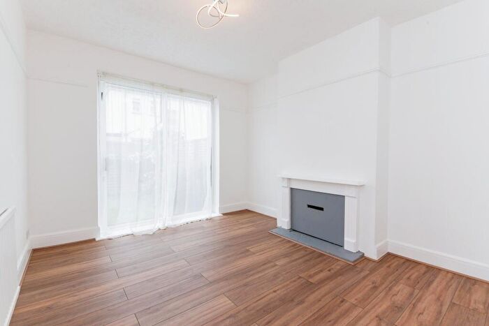 2 Bedroom Flat To Rent In St. Osyth Road, CO15