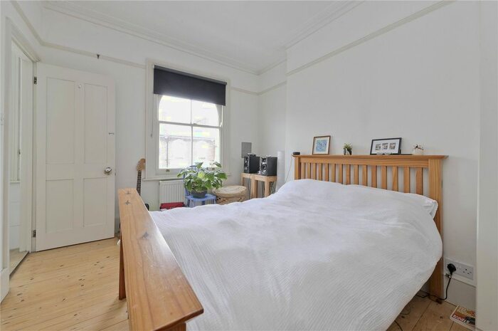 3 Bedroom Maisonette To Rent In Woodstock Grove, Shepherds Bush, London, Uk, W12