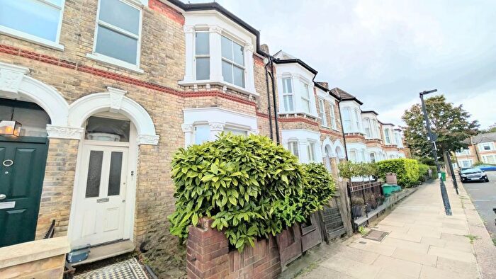 3 Bedroom Flat To Rent In Ulysses Road, West Hampstead, NW6