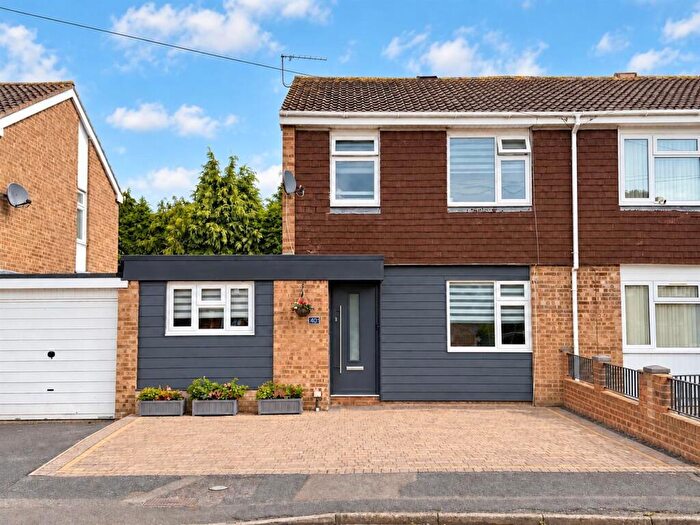 3 Bedroom Semi Detached House For Sale In Ambleside Drive, Hereford, HR4