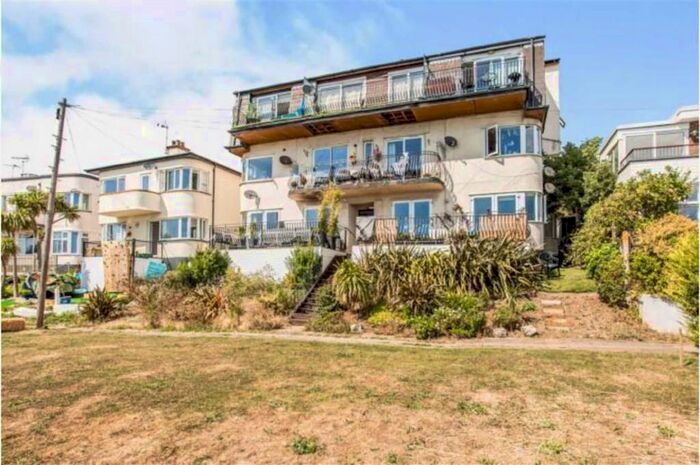 2 Bedroom Flat To Rent In Undercliff Gardens, Leigh On Sea, Essex SS9