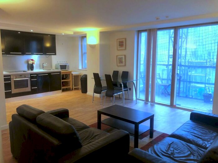 2 Bedroom Flat To Rent In Central Quarter, Wellington Street, Leeds, LS1