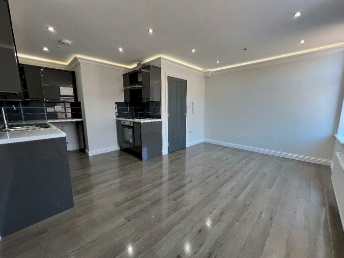 2 Bedroom Maisonette To Rent In Thesiger Street, Cardiff(City), CF24