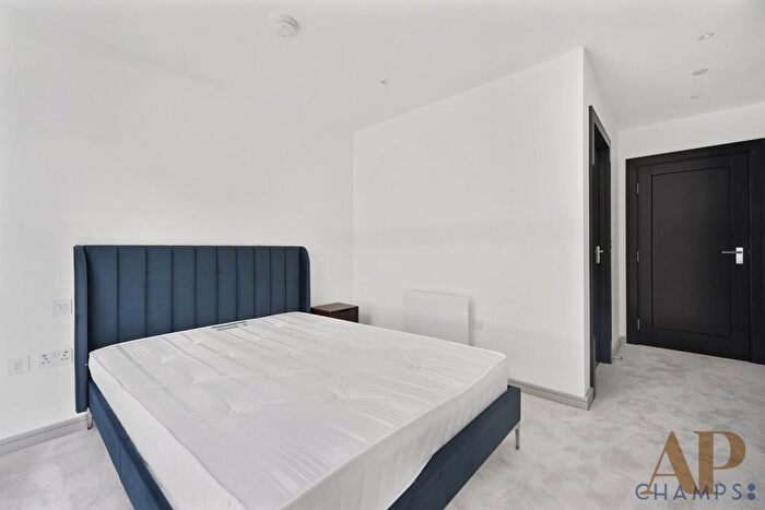 2 Bedroom Flat To Rent In Lily House, TW18