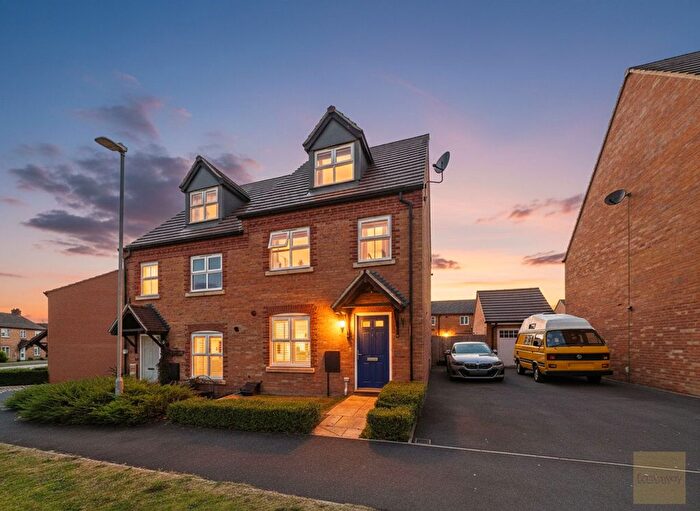 3 Bedroom Semi-Detached House For Sale In Kingsdown Drive, Stamford, PE9