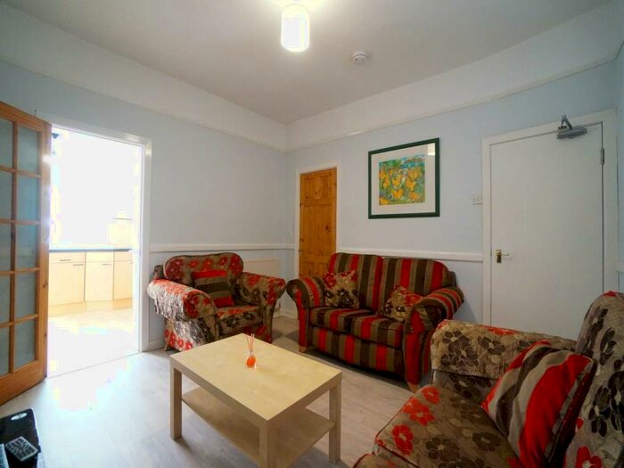 4 Bedroom House To Rent In Friars Road, Bangor, Gwynedd, LL57