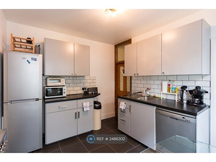 2 Bedroom Flat To Rent In Clapham South, London, SW12