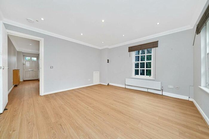 4 Bedroom End Of Terrace House To Rent In Cable Street, Shadwell, London, E1