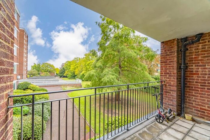 2 Bedroom Flat For Sale In Green Vale, W5