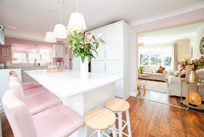 3 Bedroom Semi-Detached House For Sale In Cambridge Close, Rainworth, Mansfield, Nottinghamshire, NG21