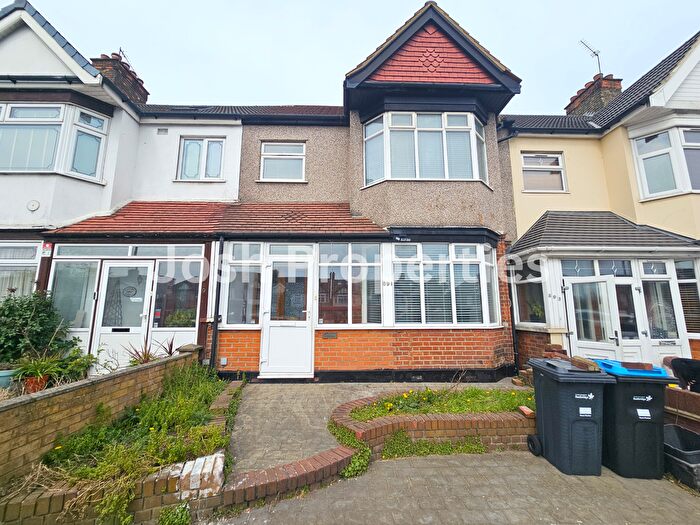 3 Bedroom Terraced House To Rent In Eastern Avenue, Ilford, IG2
