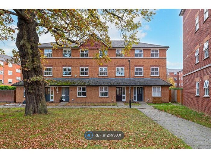 5 Bedroom Terraced House To Rent In Macmillan Way, London, SW17