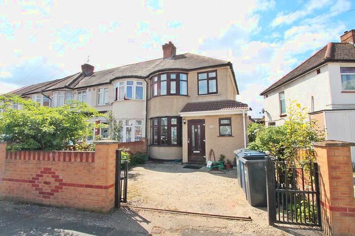 4 Bedroom End Of Terrace House To Rent In Laburnum Grove, Southall, UB1