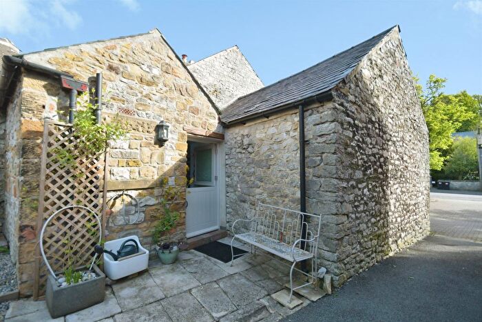 1 Bedroom Semi-detached House For Sale In Queen Street, Tideswell, Buxton, SK17