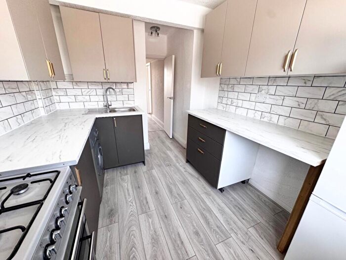 2 Bedroom Flat To Rent In Murley Road, Bournemouth, BH9