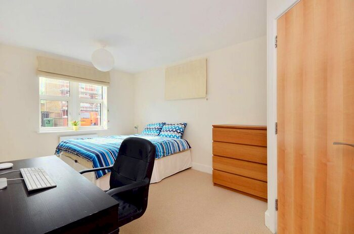2 Bedroom Flat To Rent In Griffiths Road, Wimbledon, London, SW19