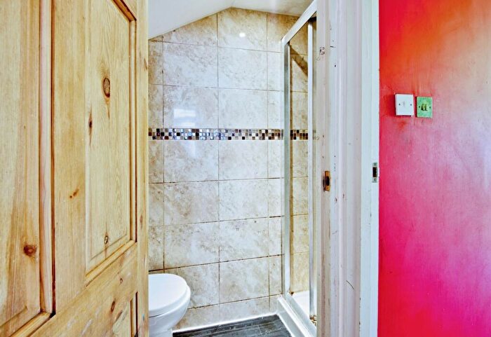3 Bedroom End Of Terrace House For Sale In Rochester Drive, Westcliff-On-Sea, Essex, SS0