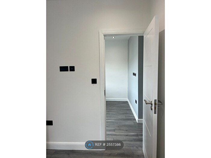 Studio To Rent In Brownlow Road, London, N11