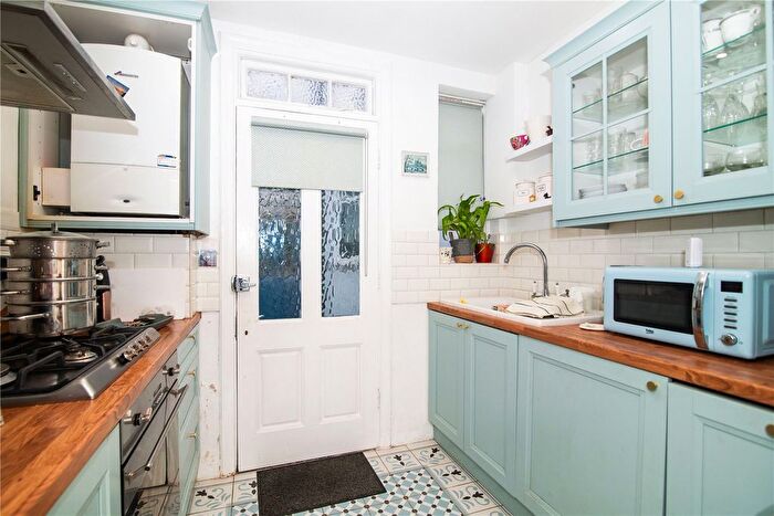 1 Bedroom Flat For Sale In High Street, Teddington, TW11