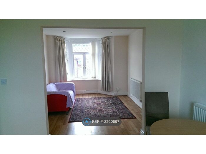 1 Bedroom Flat To Rent In Caerphilly Road, Cardiff, CF14