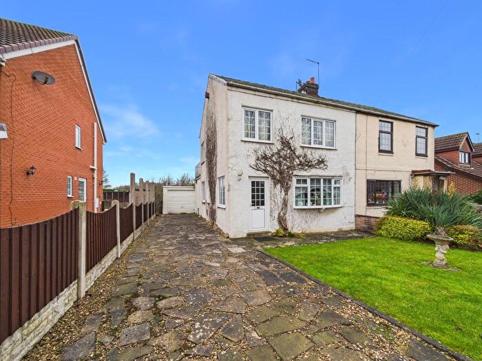 3 Bedroom Semi-Detached House For Sale In West Park Drive, Darrington, WF8