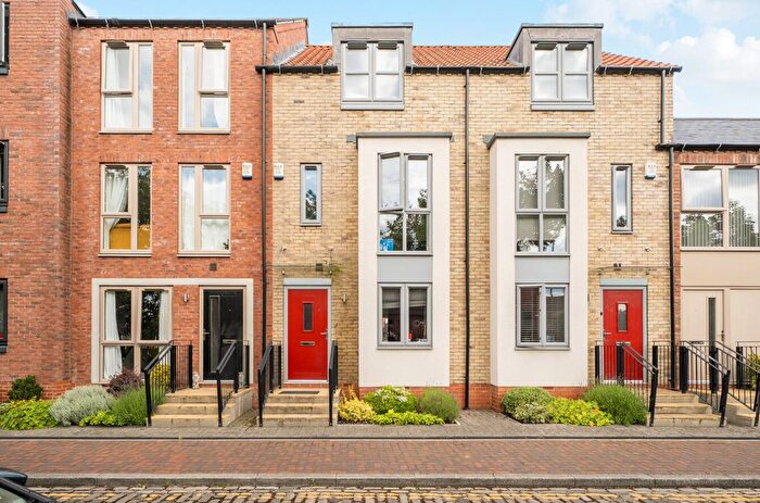 3 Bedroom Terraced House For Sale In Finkle Street, Hull, HU1