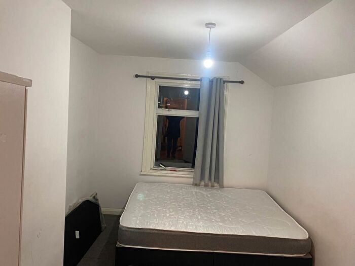 3 Bedroom Flat To Rent In Diamond Road, Slough, SL1