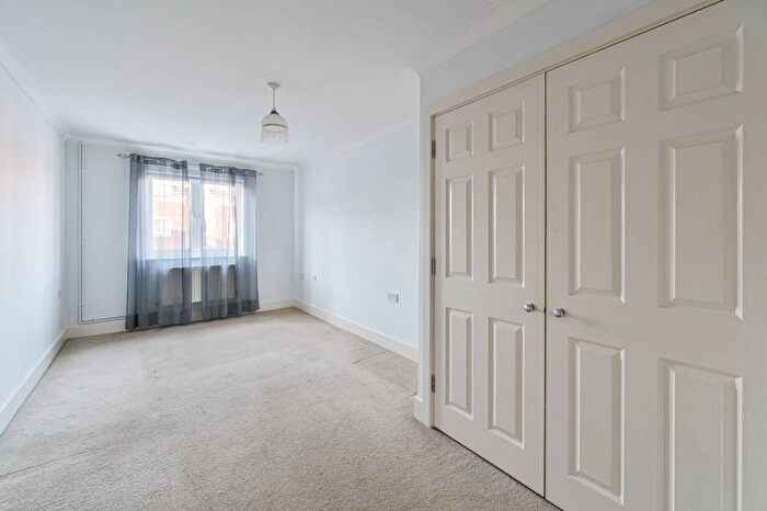 2 Bedroom Flat To Rent In Miles Road, Mitcham, CR4