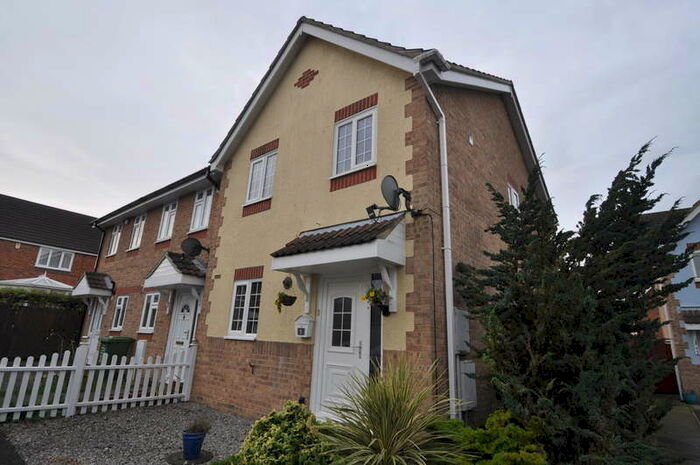 3 Bedroom End Of Terrace House To Rent In Worcester Close, Langdon Hills, Essex, SS16