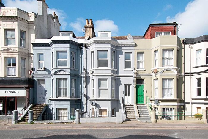 1 Bedroom Flat For Sale In Queens Road, Hastings, TN34