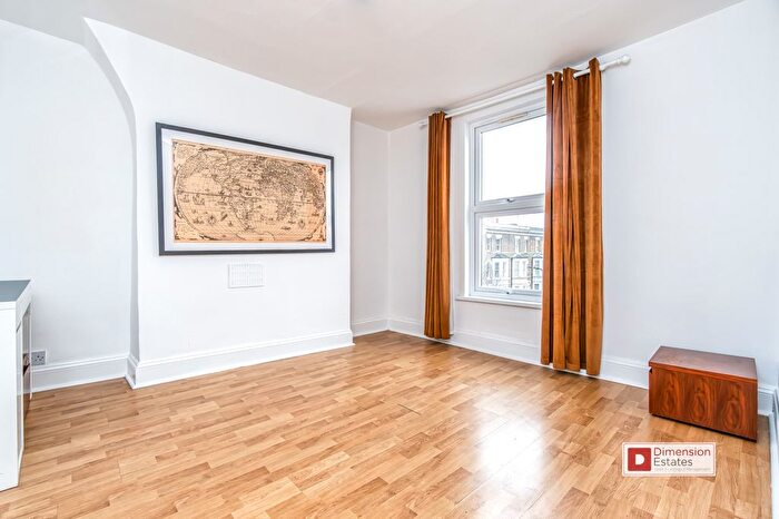 2 Bedroom Maisonette To Rent In Chatsworth Road, Lower Clapton, Hackney, E5