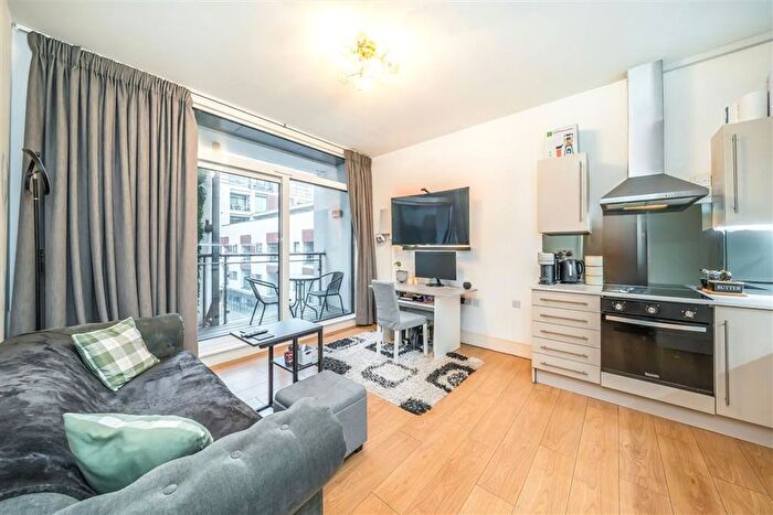 1 Bedroom Flat For Sale In Cornell Square, Vauxhall, SW8