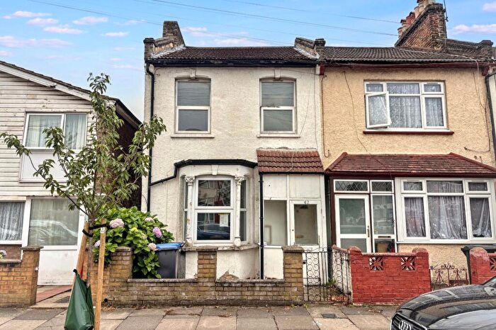 3 Bedroom End Of Terrace House For Sale In Cavendish Road, Edmonton, London, N18