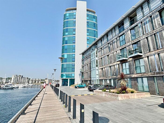 2 Bedroom Flat For Sale In Dock Head Road, Chatham, ME4