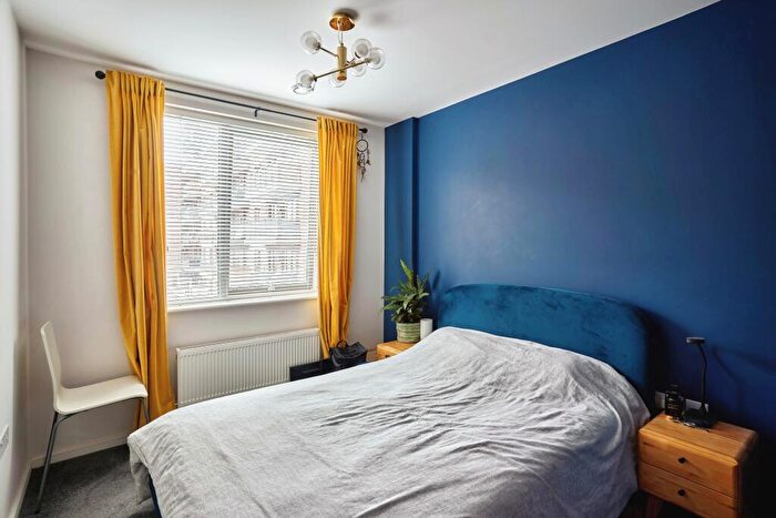2 Bedroom Flat For Sale In Hammersley Road, London, E16