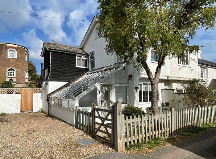 3 Bedroom End Of Terrace House For Sale In Chapel Road, Tadworth, KT20