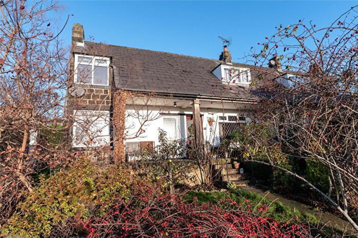 2 Bedroom Terraced House For Sale In Broadway Drive, Horsforth, Leeds, LS18