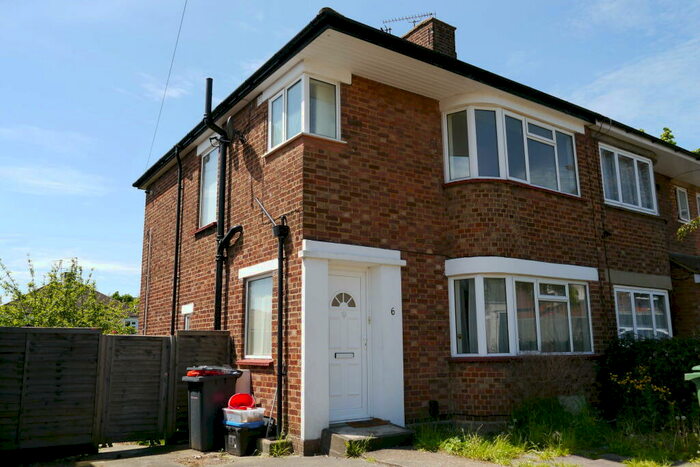 3 Bedroom Terraced House To Rent In View Road, Potters Bar, EN6
