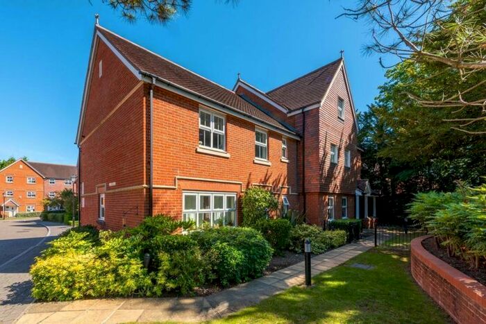 2 Bedroom Flat To Rent In Fitzroy Place, Reigate, RH2