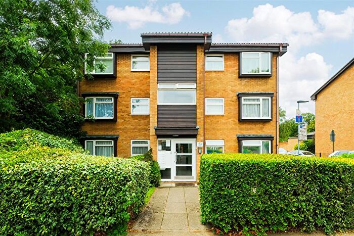 2 Bedroom Flat To Rent In Aldersbrook Road, London, E12