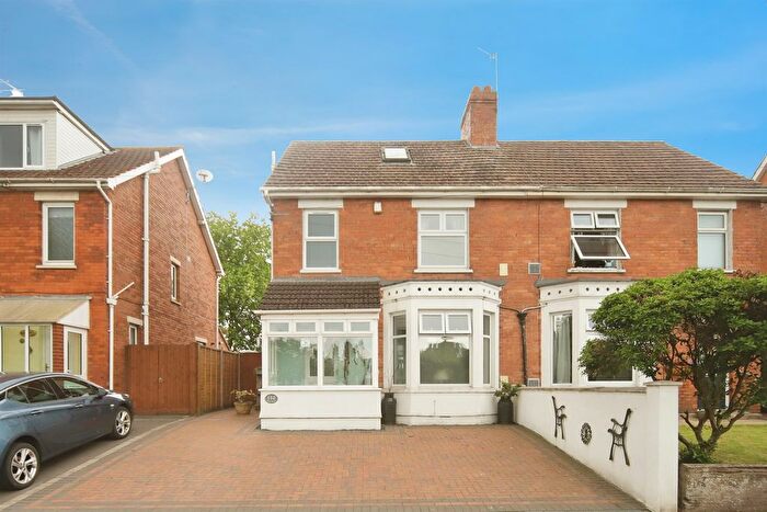 3 Bedroom Semi Detached House For Sale In Priory Avenue, Taunton, TA1