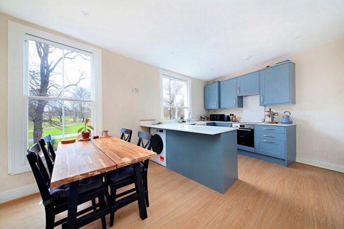 2 Bedroom Flat To Rent In The Pavement, Clapham Common, SW4