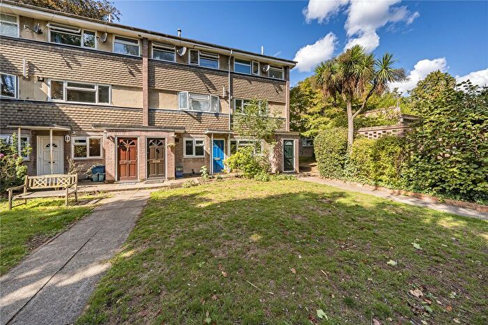2 Bedroom Maisonette For Sale In Fairways, Isleworth, TW7