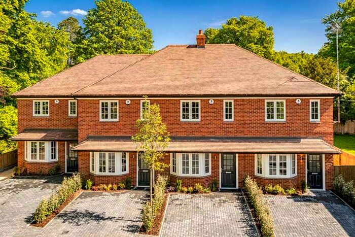 2 Bedroom Property For Sale In Ash Hurst, Goring On Thames, RG8