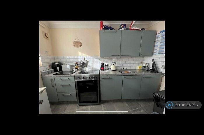 1 Bedroom Flat To Rent In King Street, Dawlish, EX7