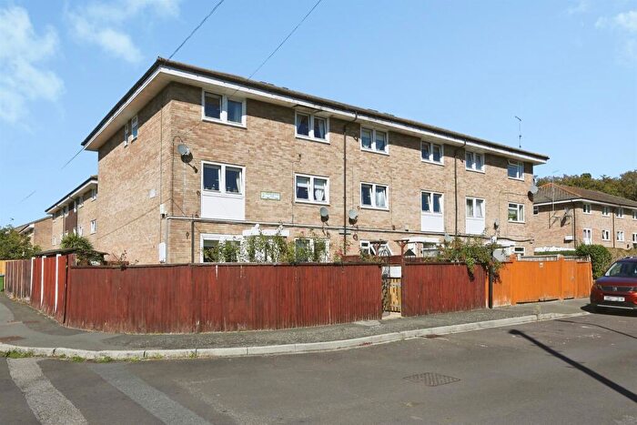 2 Bedroom Maisonette For Sale In Staplehurst Close, Southampton, SO19