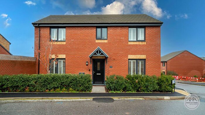 4 Bedroom Detached House For Sale In Priest Close, Exeter, EX1