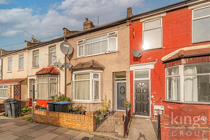3 Bedroom Terraced House For Sale In Rays Road, Edmonton, N18